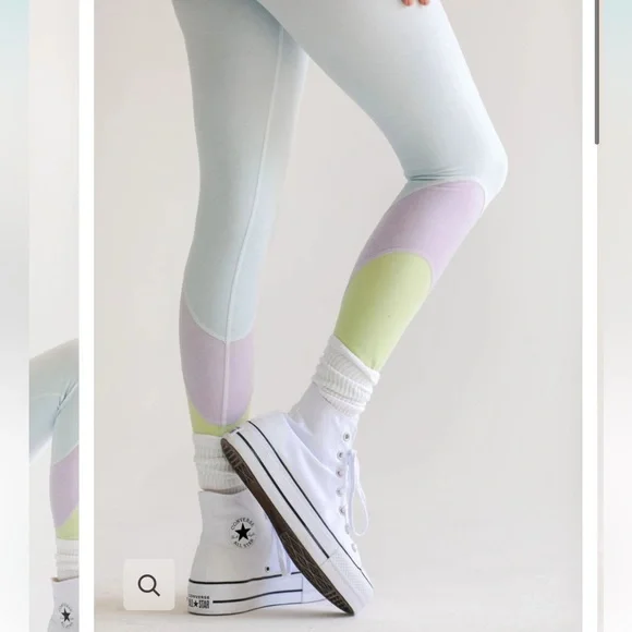 NWOT Playground Active Sunset Leggings in Ice Blue - Picture 3 of 9